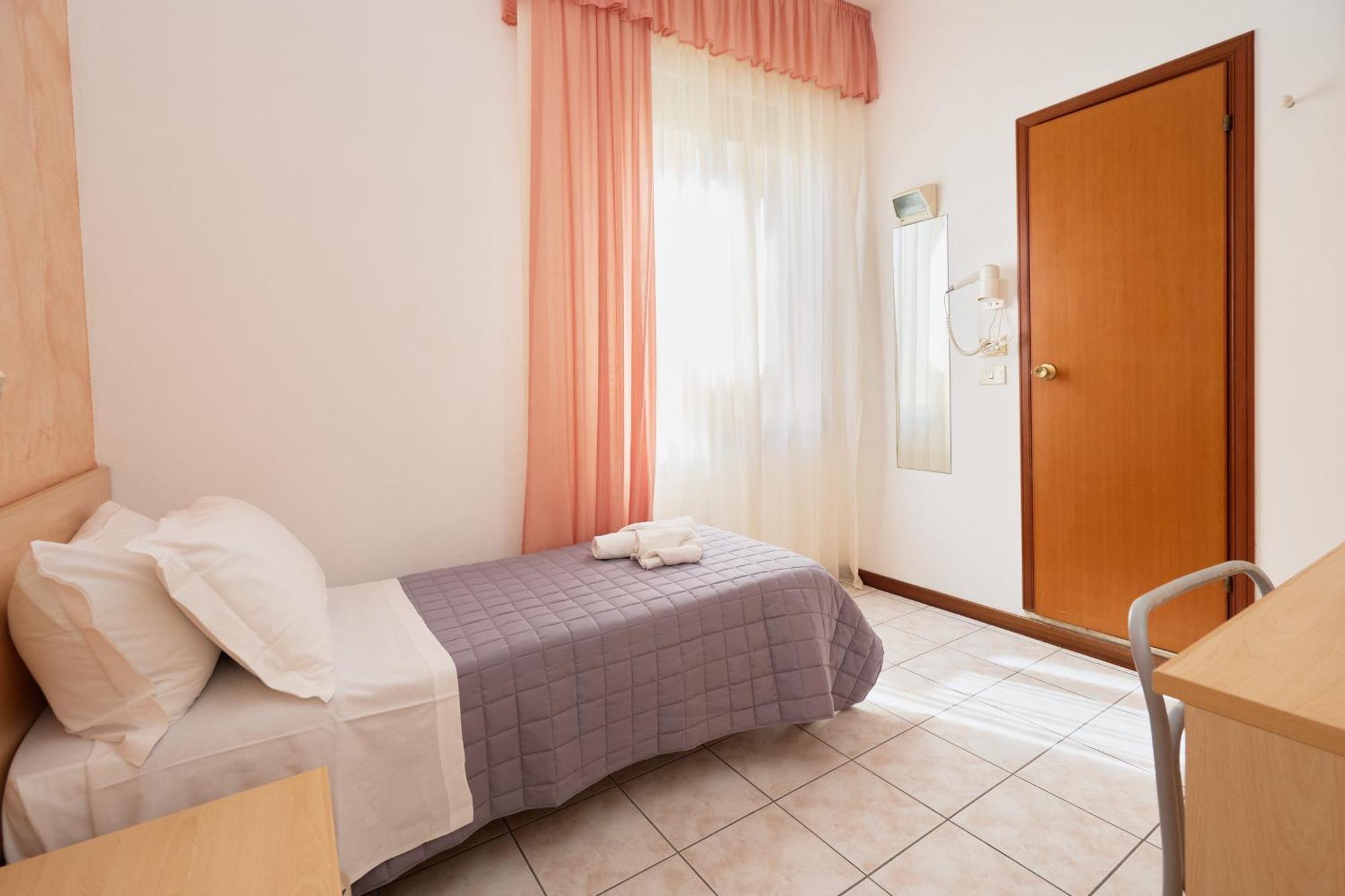 Hotel Jolanda Беллария-Иджеа-Марина Экстерьер фото