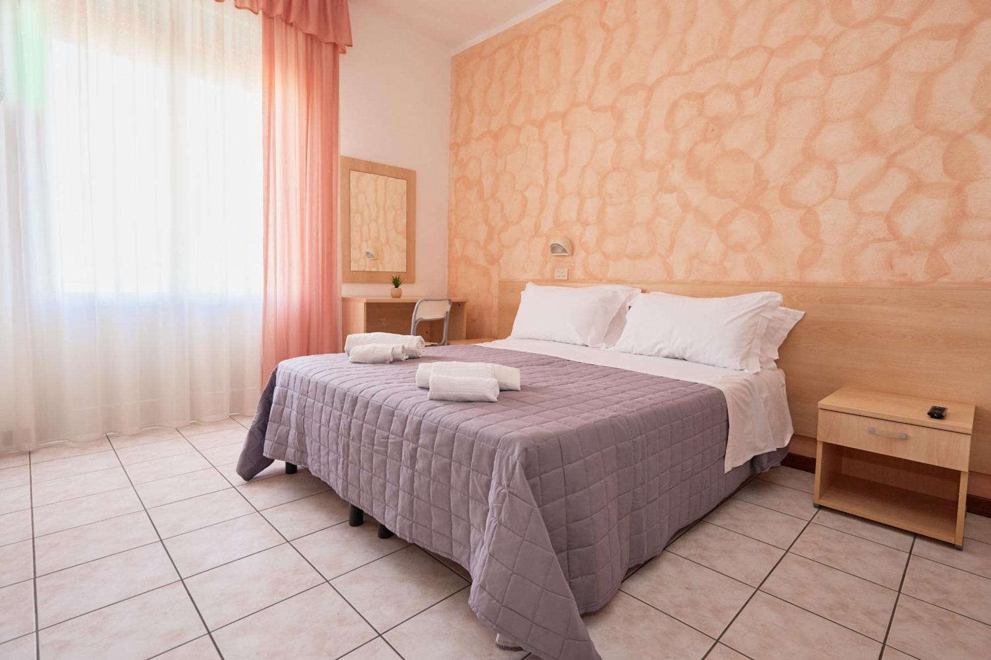 Hotel Jolanda Беллария-Иджеа-Марина Экстерьер фото